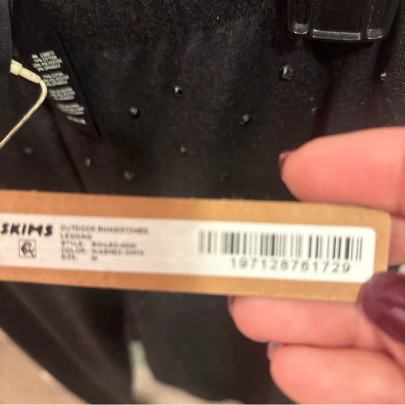 SKIMS washed Onyx Rhinestone Leggings - Picture 2 of 4